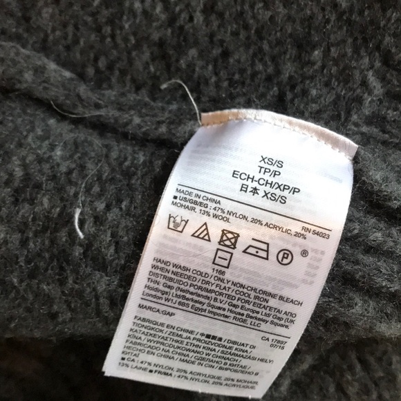 Cardigan Maternity Gap Sweater. - Picture 3 of 3